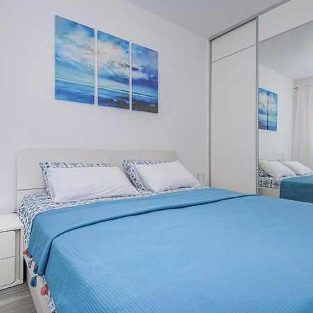 1 Bedroom Beautiful Apartment In Baška Voda Exteriör bild