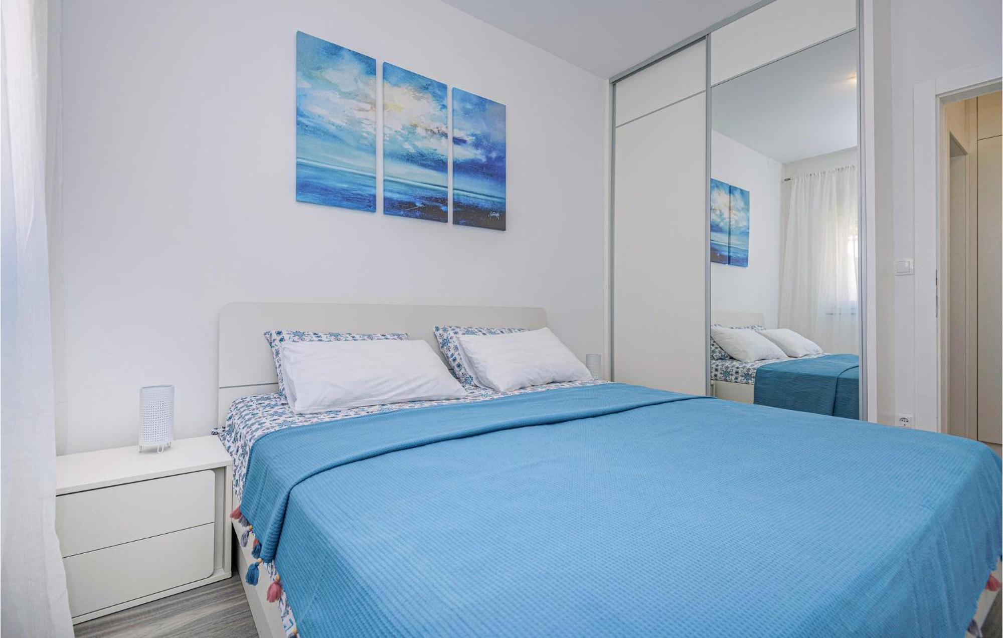 1 Bedroom Beautiful Apartment In Baška Voda Exteriör bild